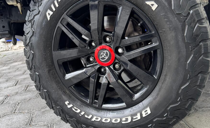 TOYOTA – HILUX SR 2.7 4×4 TM