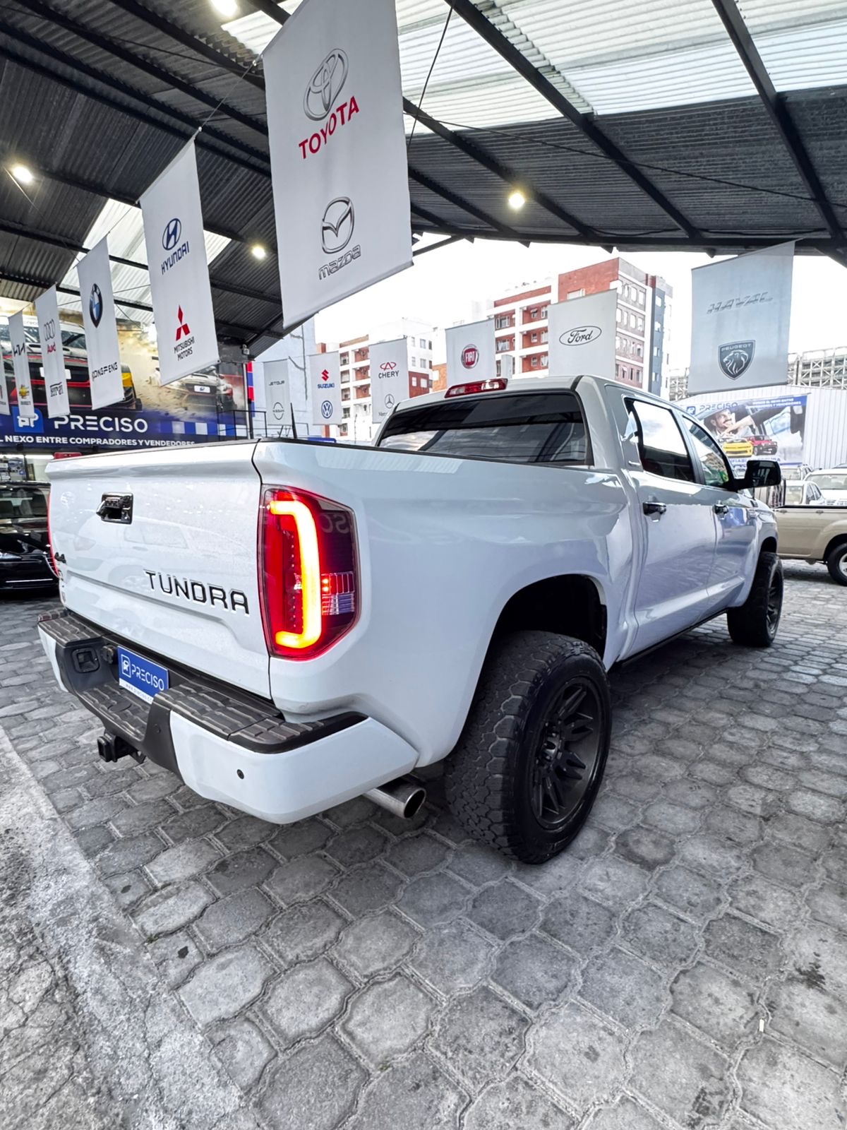 TOYOTA – TUNDRA CRW AC 5.7 CD 4×4 TA