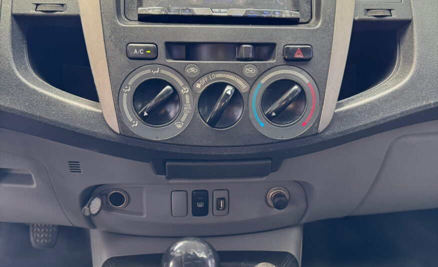 TOYOTA – HILUX SR 2.7 4×4 TM