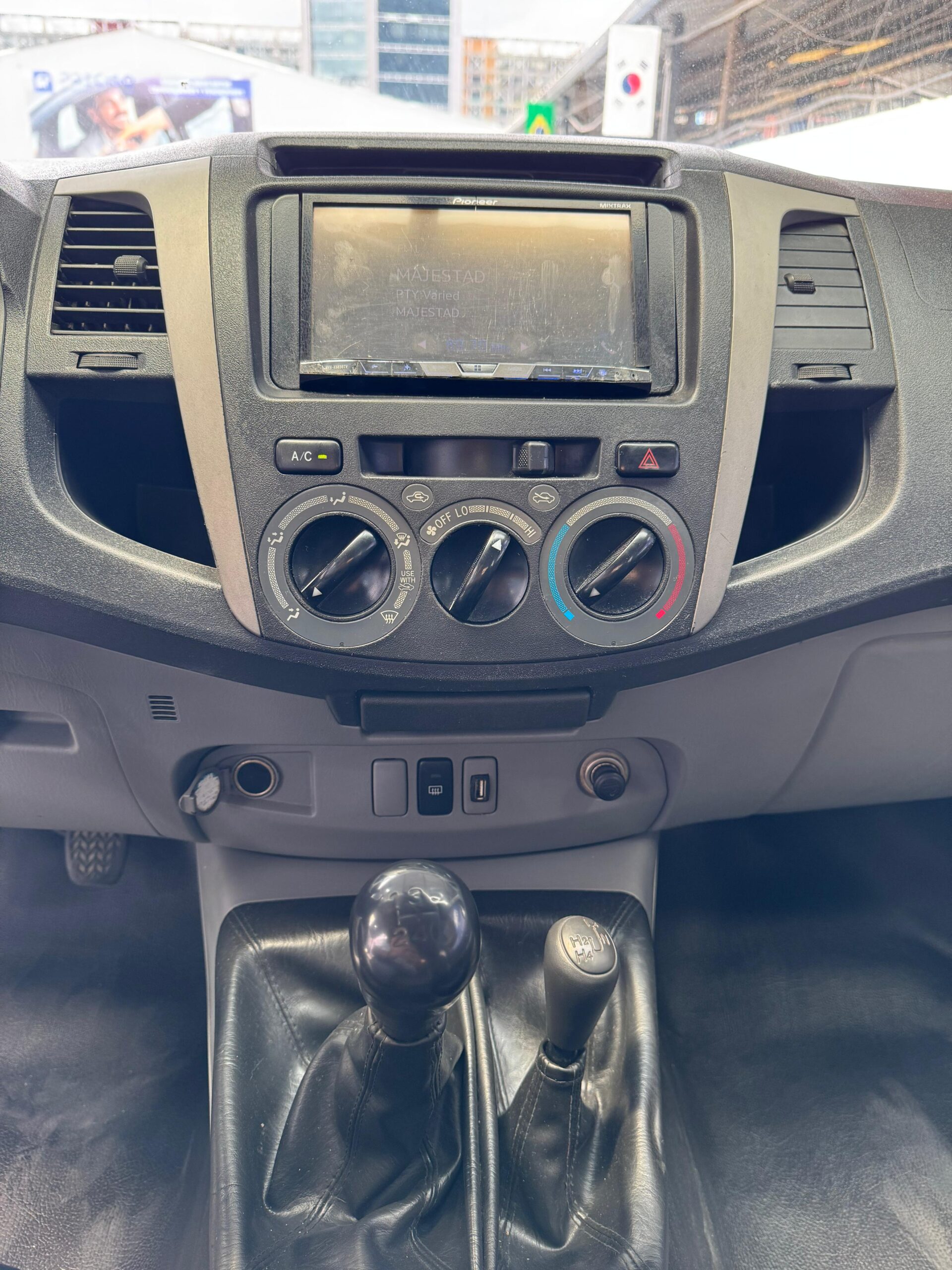 TOYOTA – HILUX SR 2.7 4×4 TM
