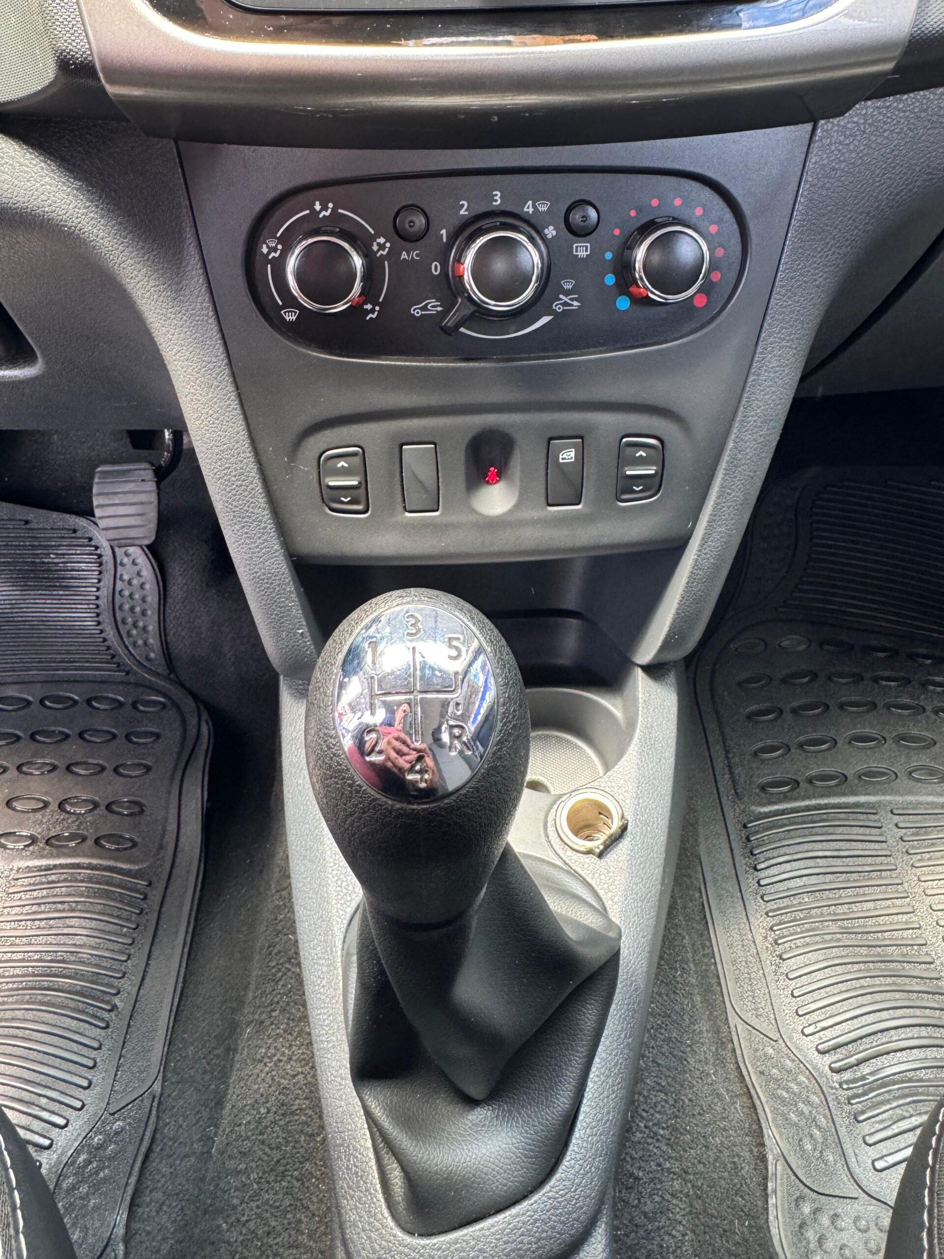 RENAULT – LOGAN DYNAMIQUE 1.6 AC TM