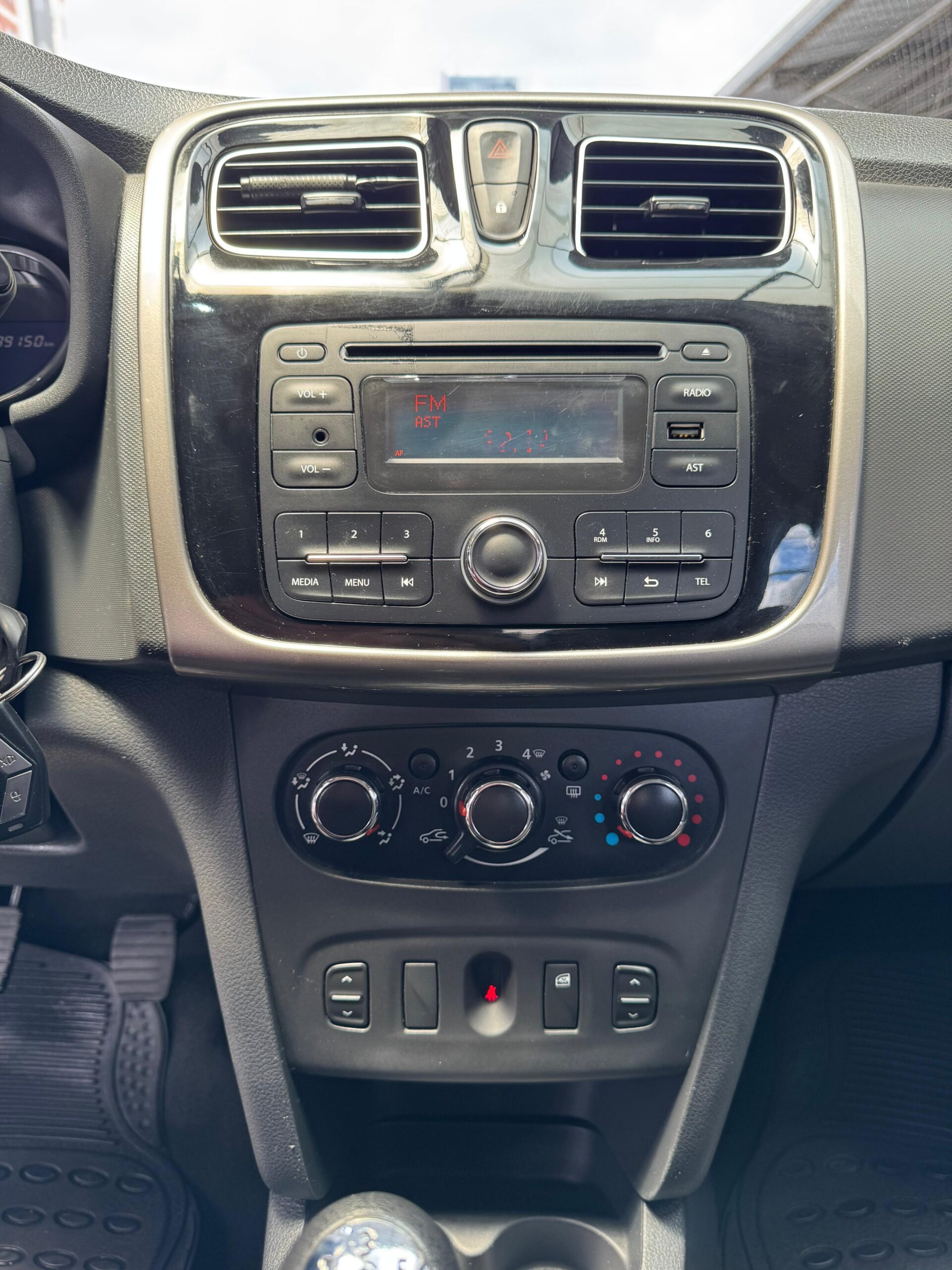 RENAULT – LOGAN DYNAMIQUE 1.6 AC TM