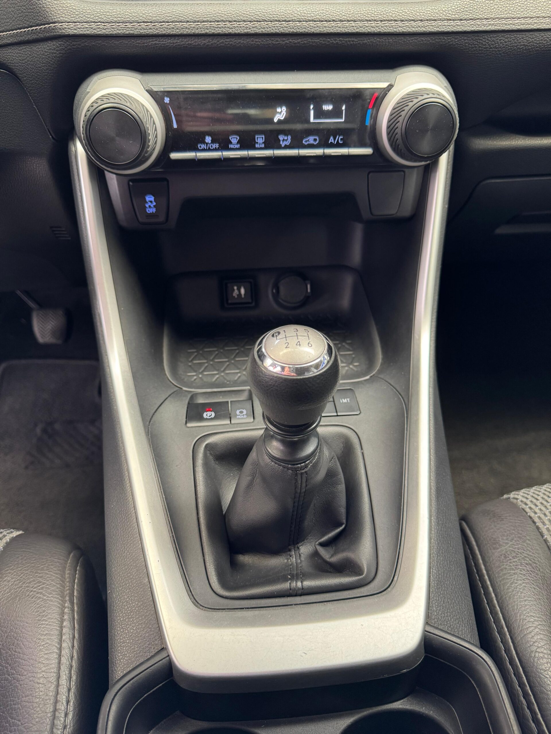 TOYOTA – NEW RAV4 LE 2.0 4×2 TM