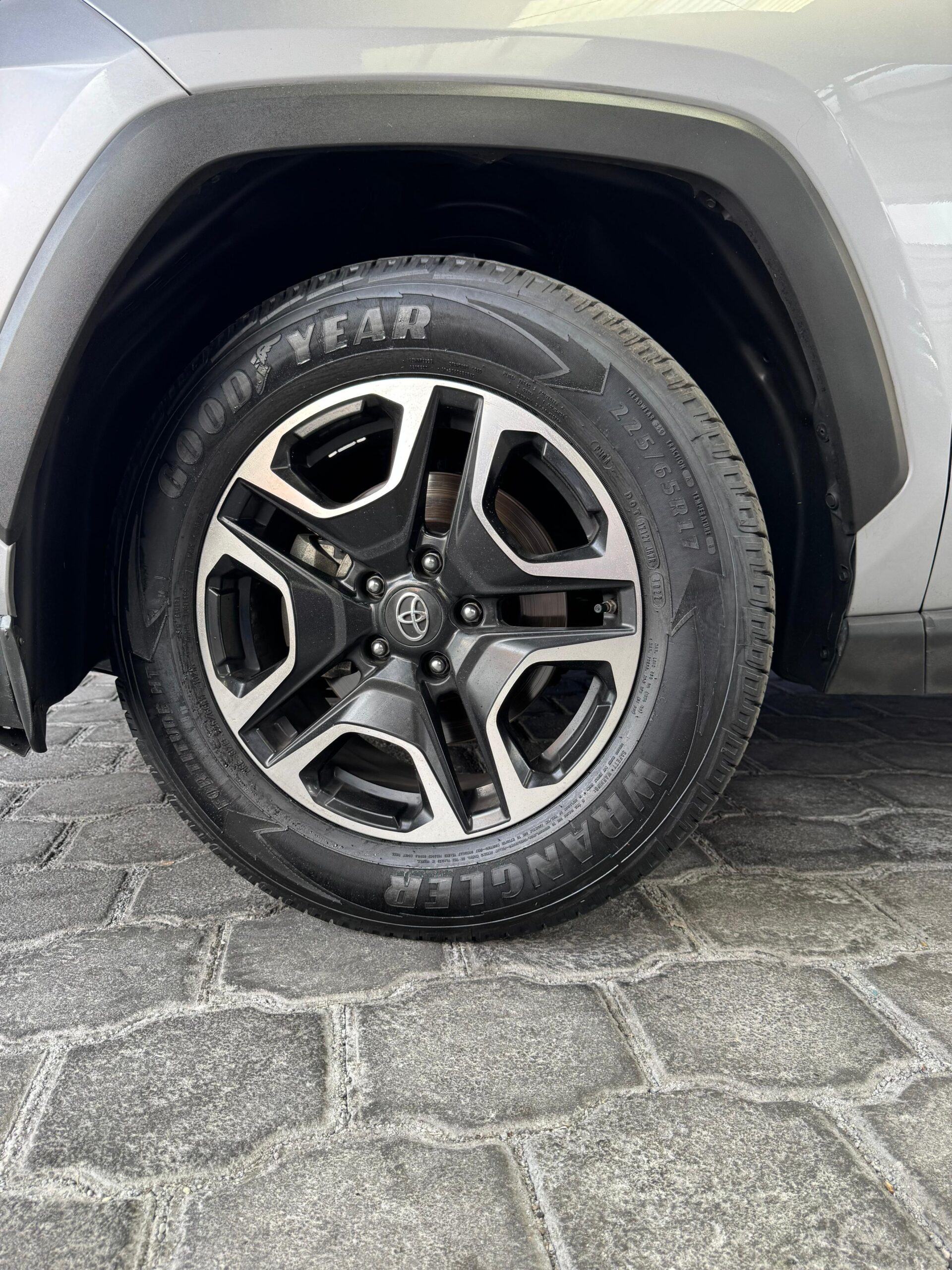 TOYOTA – NEW RAV4 LE 2.0 4×2 TM