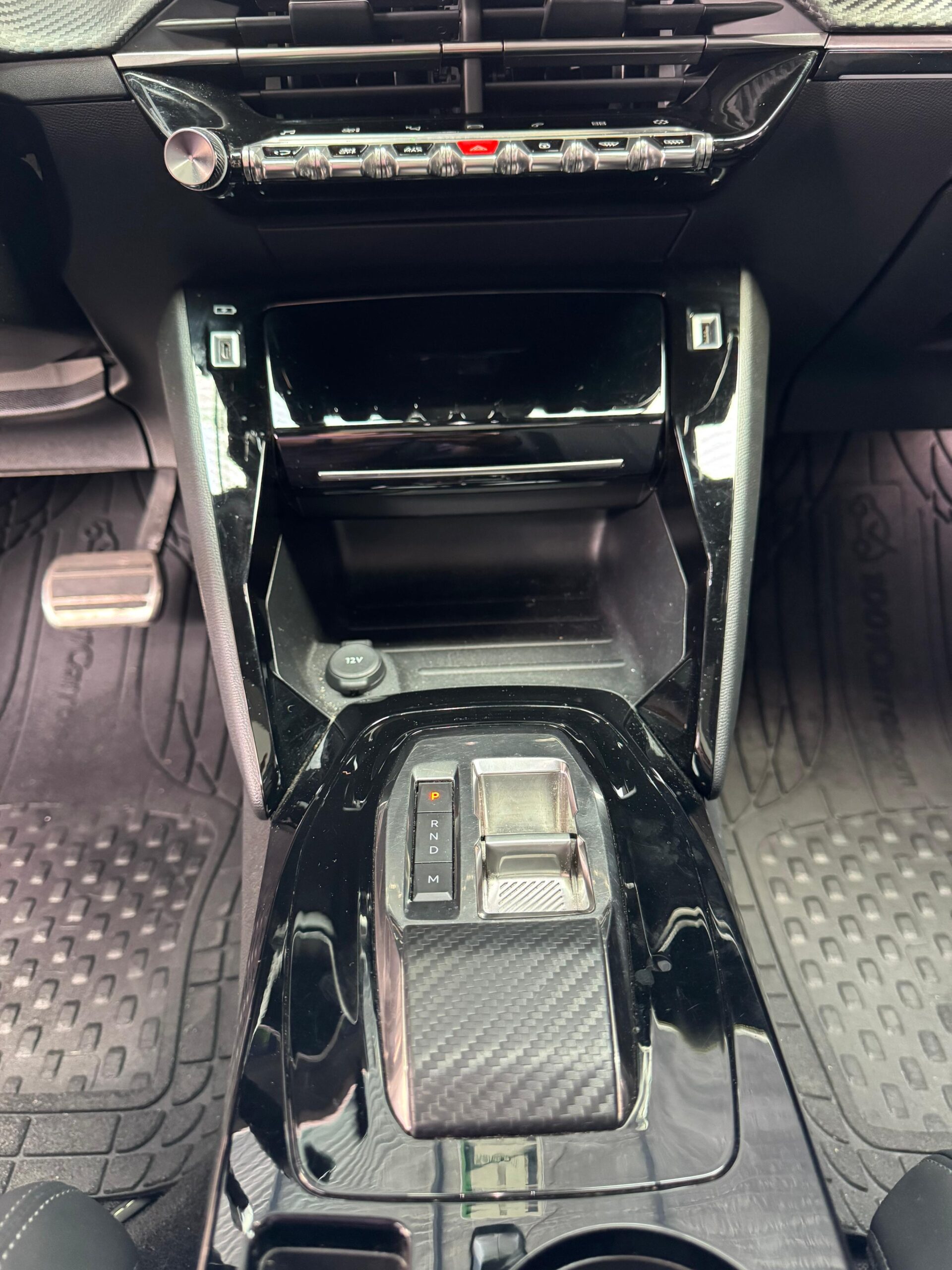 PEUGEOT – 2008 FIN T 12E BAUT8 AC 1.2 5P 4X2 TA