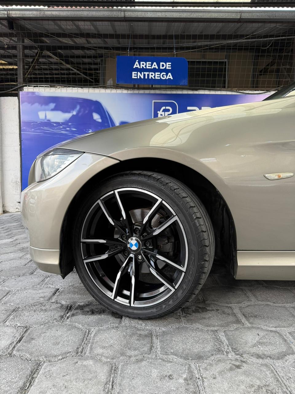 BMW – 320i AC 5p 4×2 TM