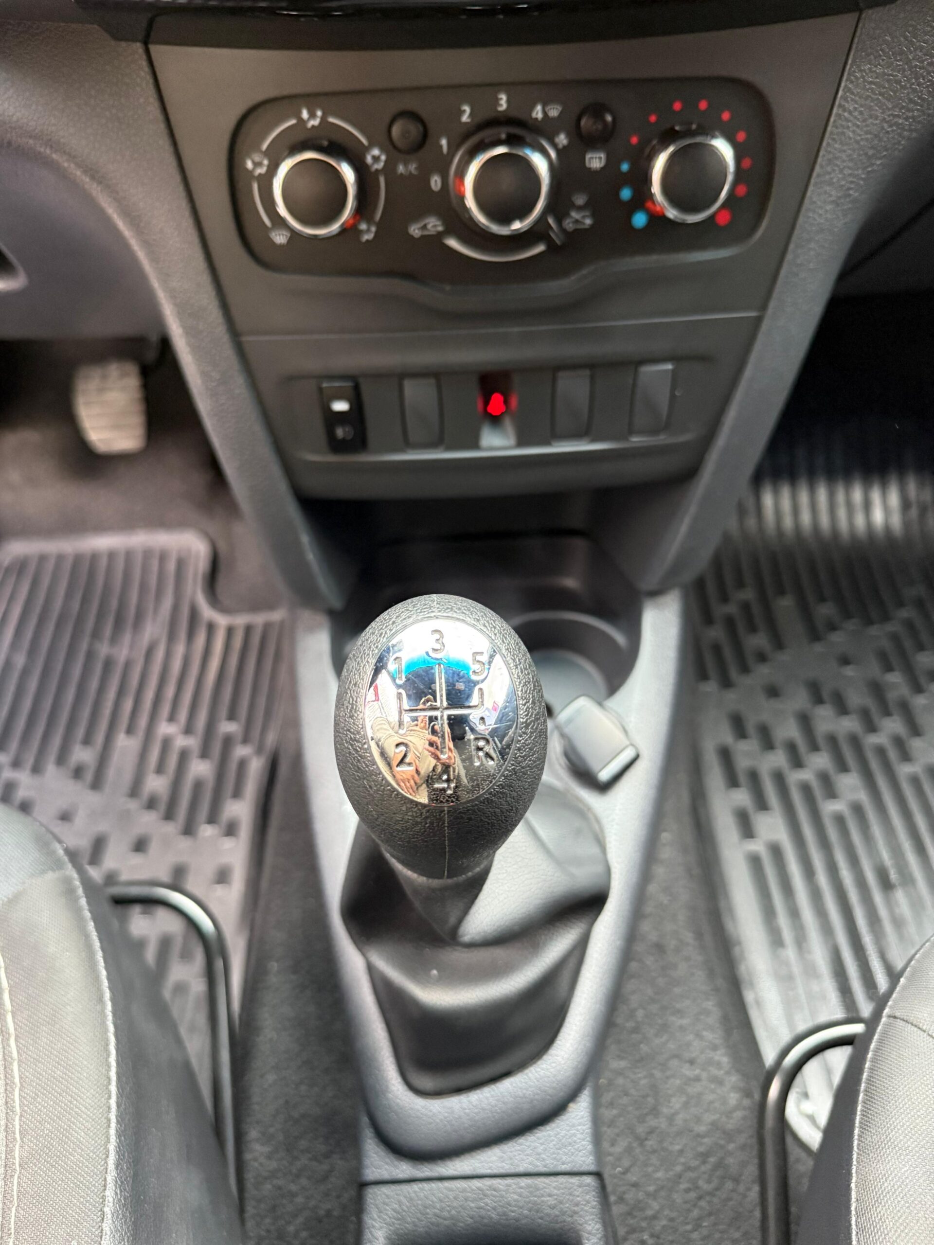 RENAULT – SANDERO AC 1.6 4×2 TM