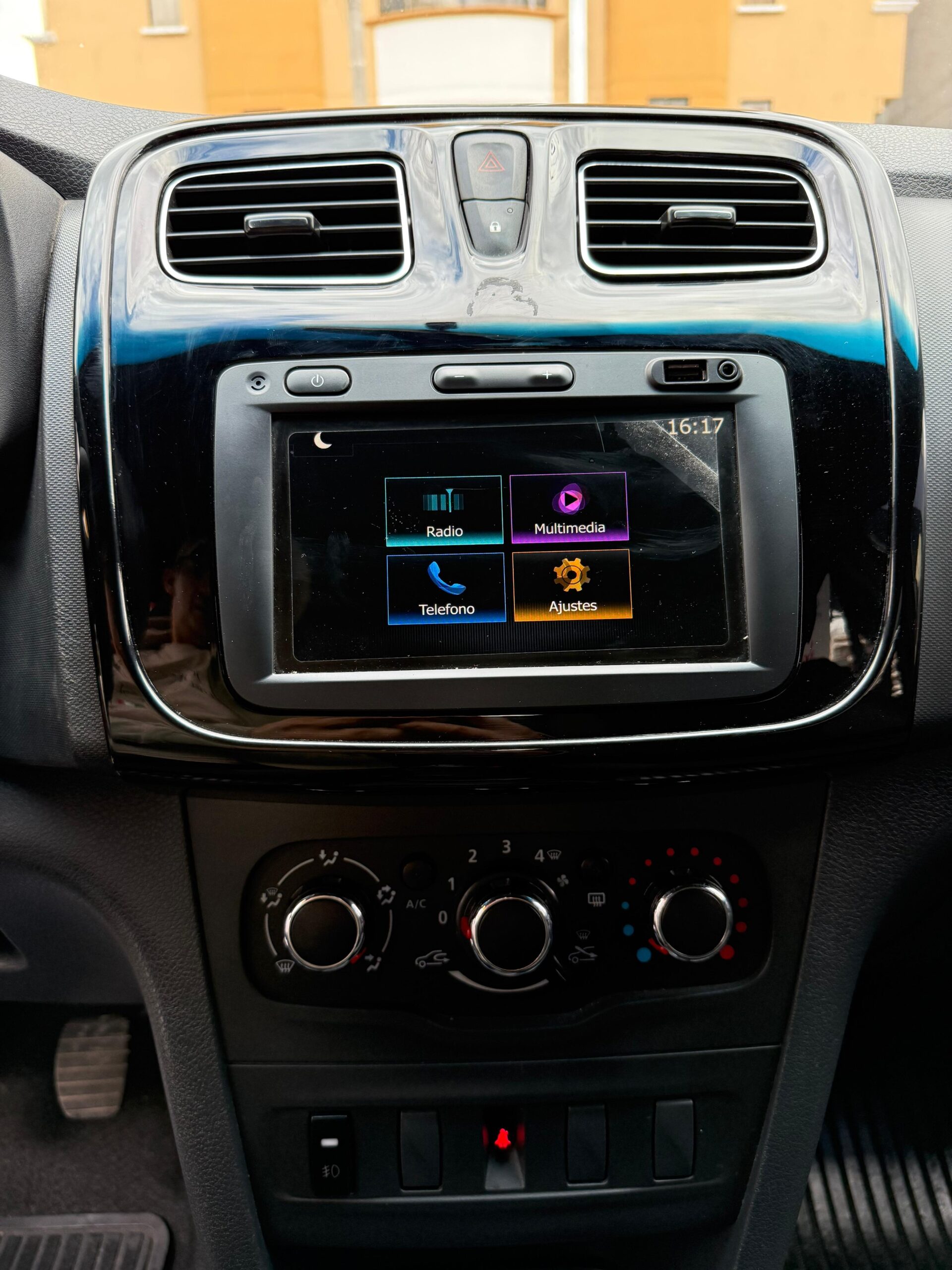 RENAULT – SANDERO AC 1.6 4×2 TM