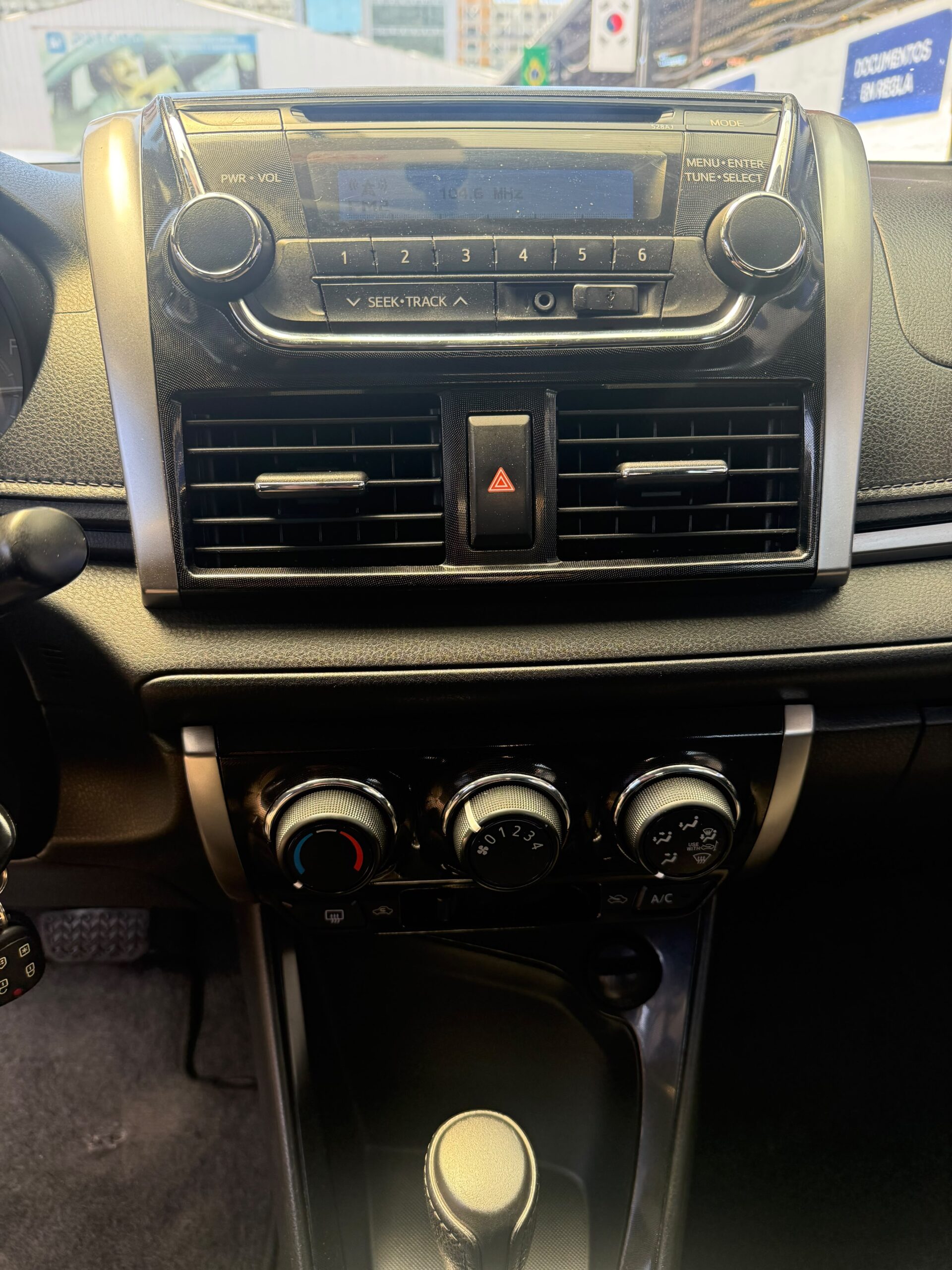 TOYOTA – NEW YARIS SD CVT AC 1.5 5p 4×2 TA