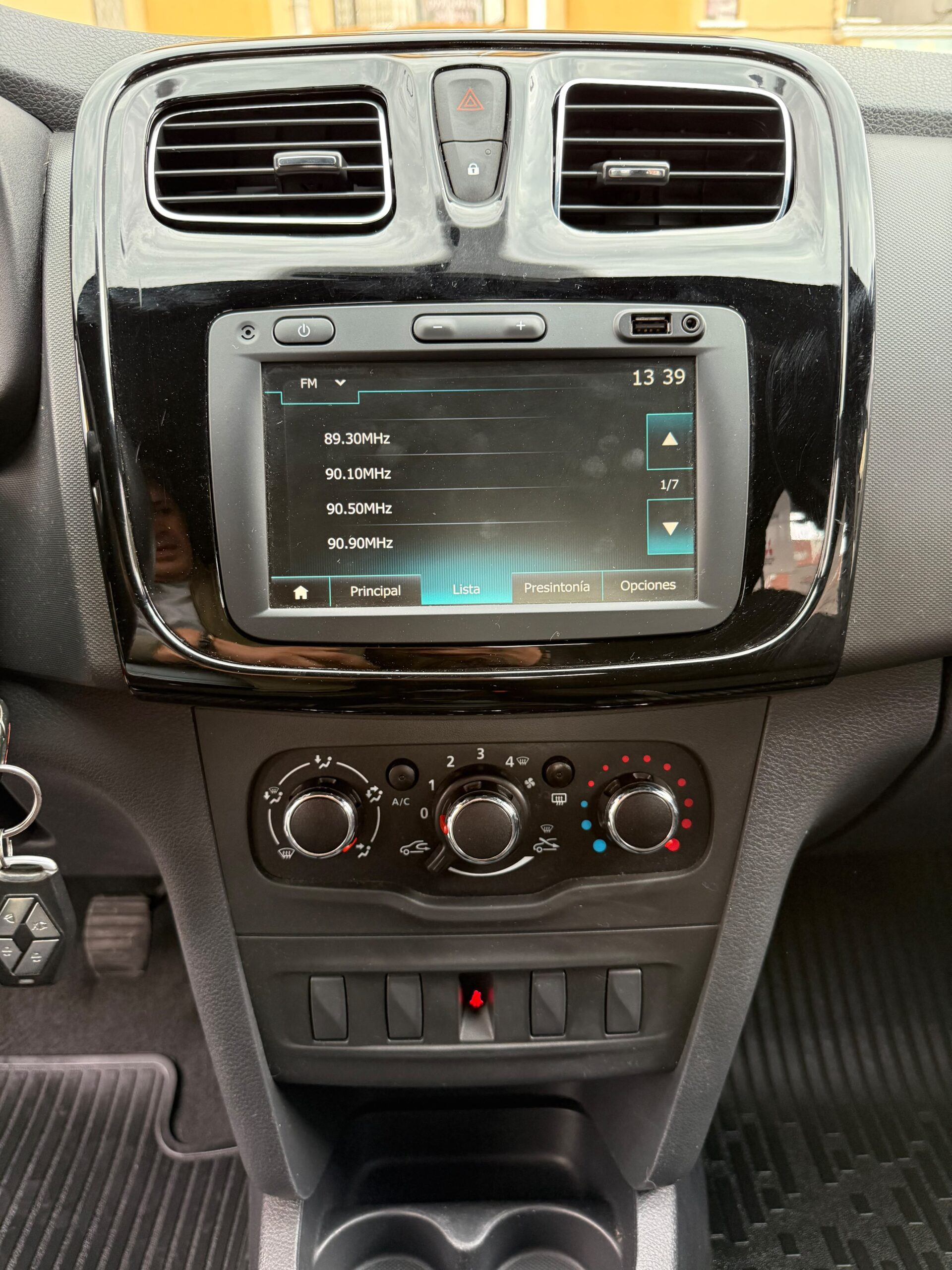 RENAULT – LOGAN ZEN AC 1.6 5p 4×2 TM