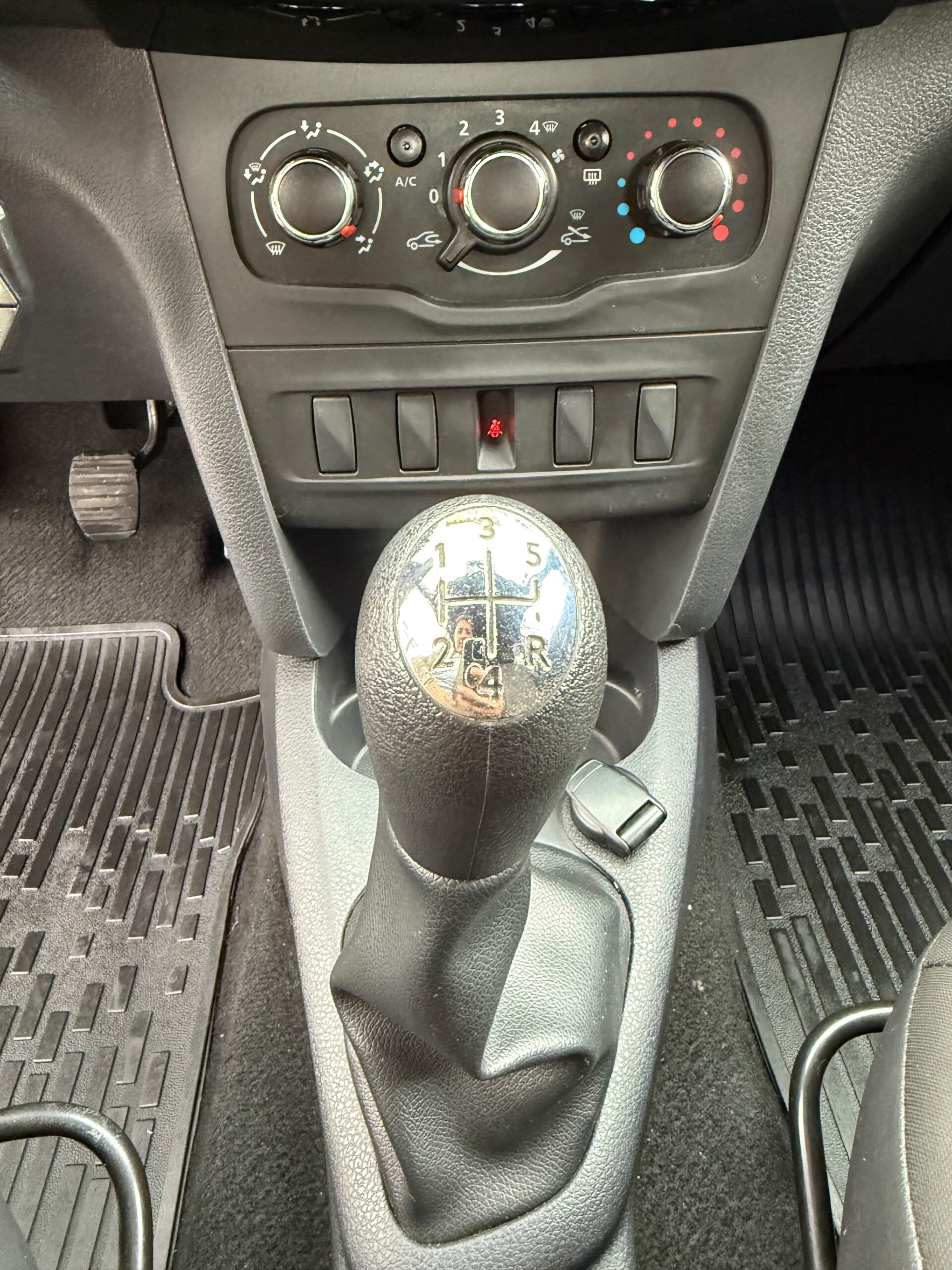 RENAULT – LOGAN ZEN AC 1.6 5p 4×2 TM