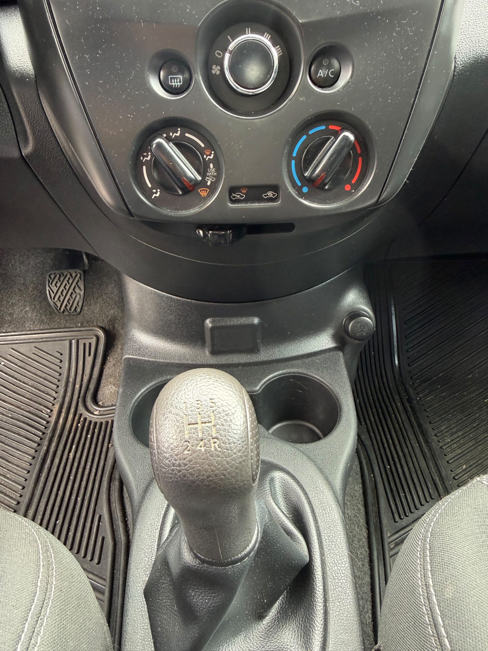 NISSAN – VERSA AC 1.6 5p 4×2 TM