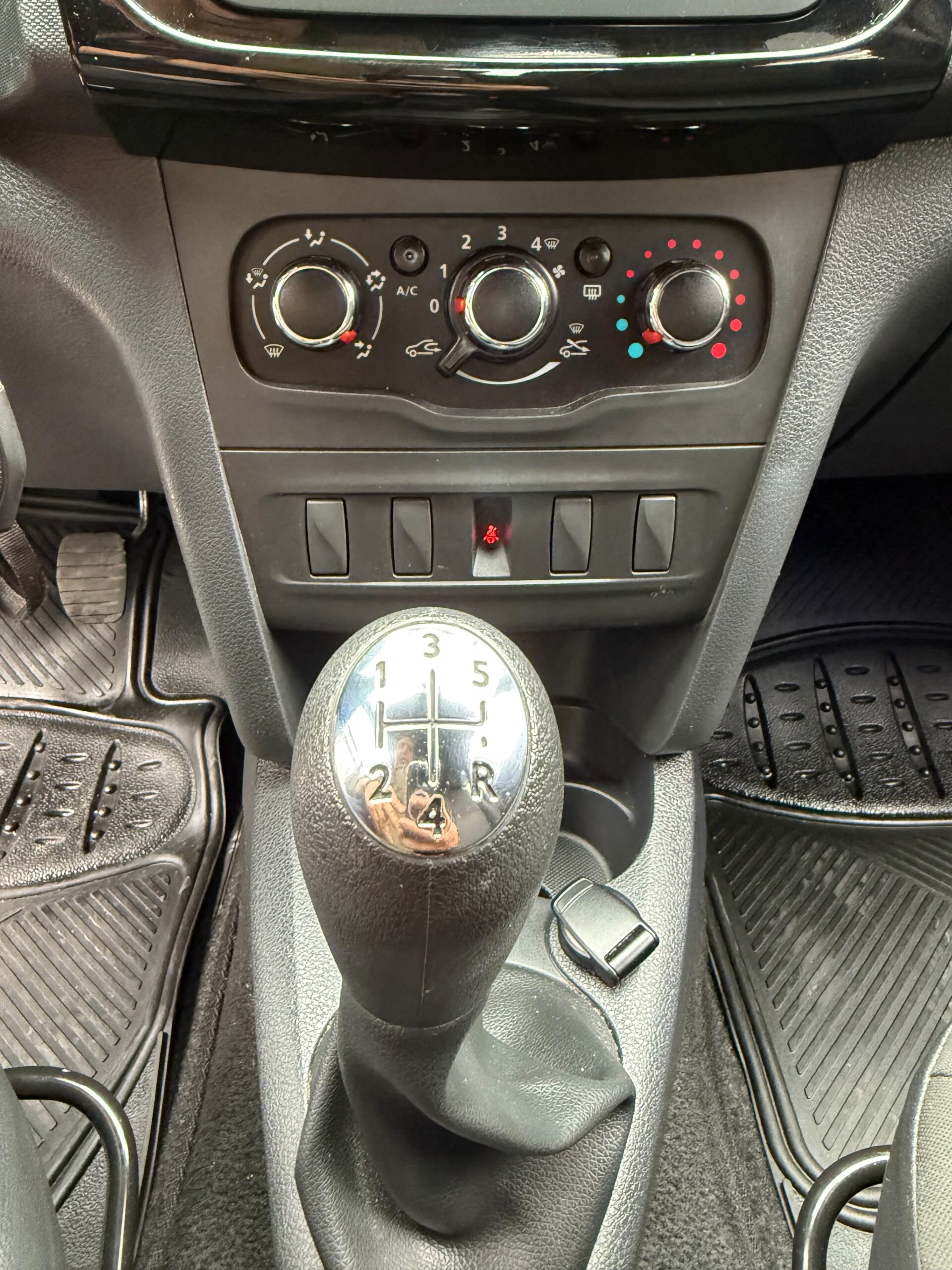 RENAULT – LOGAN ZEN AC 1.6 5p 4×2 TM